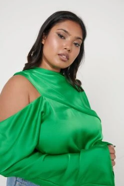 Jett Asymmetric Blouse - Emerald Green 20 Jett Asymmetric Blouse - Emerald Green -Outlet Stylistae Store Jett Blouse Green Curve 3079