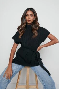 Lina Sleeveless Jumper- Black