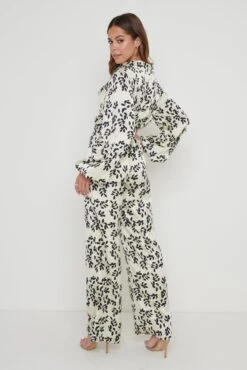 Orla Printed Cowl Neck Jumpsuit - Monochrome Floral 8 Orla Printed Cowl Neck Jumpsuit - Monochrome Floral -Outlet Stylistae Store Orla Printed Cowl Neck Jumpsuit 3042