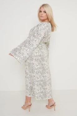 Roscoe Button Shirt Kimono Dress - Abstract Wave 14 Roscoe Button Shirt Kimono Dress - Abstract Wave -Outlet Stylistae Store Roscoe Dress Print 2026