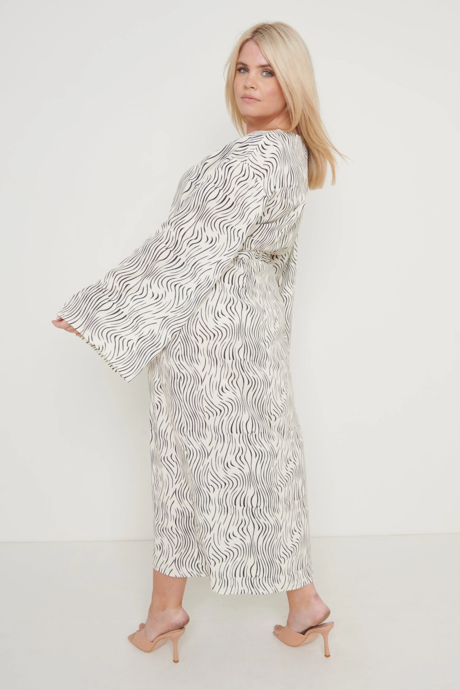 Roscoe Button Shirt Kimono Dress - Abstract Wave 7 Roscoe Button Shirt Kimono Dress - Abstract Wave - Image 7