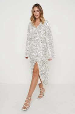 Roscoe Button Shirt Kimono Dress - Abstract Wave 11 Roscoe Button Shirt Kimono Dress - Abstract Wave -Outlet Stylistae Store Roscoe Dress Print 3608