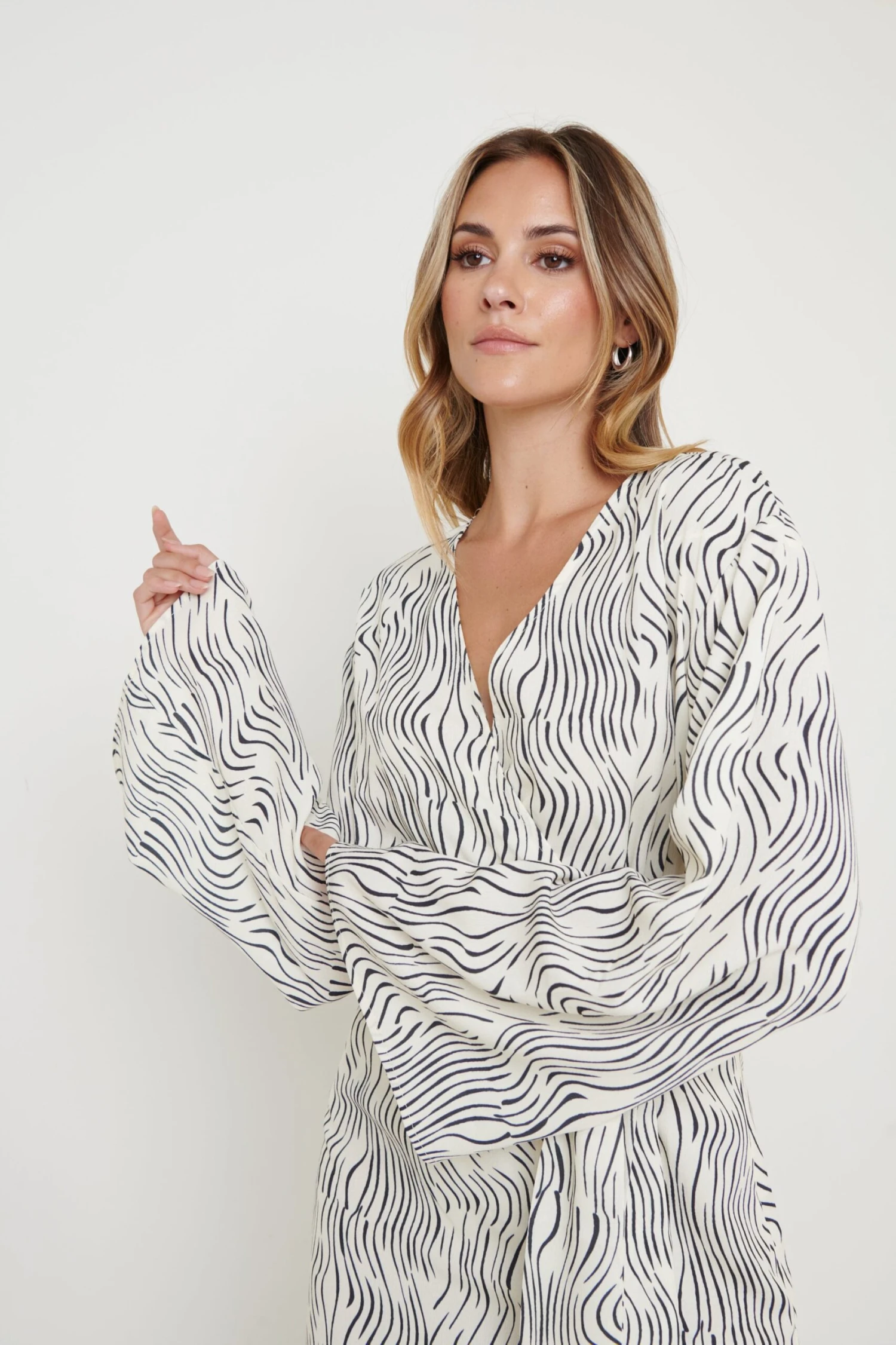 Roscoe Button Shirt Kimono Dress - Abstract Wave 2 Roscoe Button Shirt Kimono Dress - Abstract Wave - Image 2